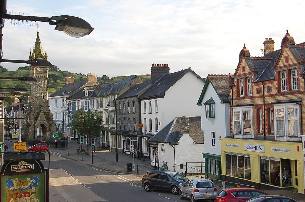 Clock Tower Apartments Machynlleth Zewnętrze zdjęcie